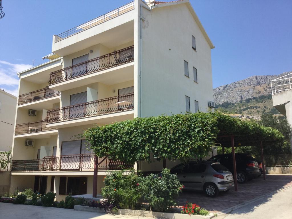 Apartments And Rooms Mamic Dugi Rat Exterior foto